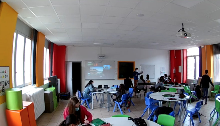 photo d'un nouvel espace d'enseignement avec une configuration en ilots