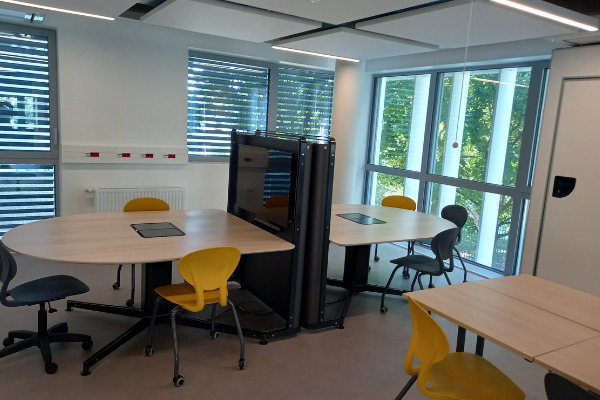 photo du centre de ressources du lycée Charles Mérieux