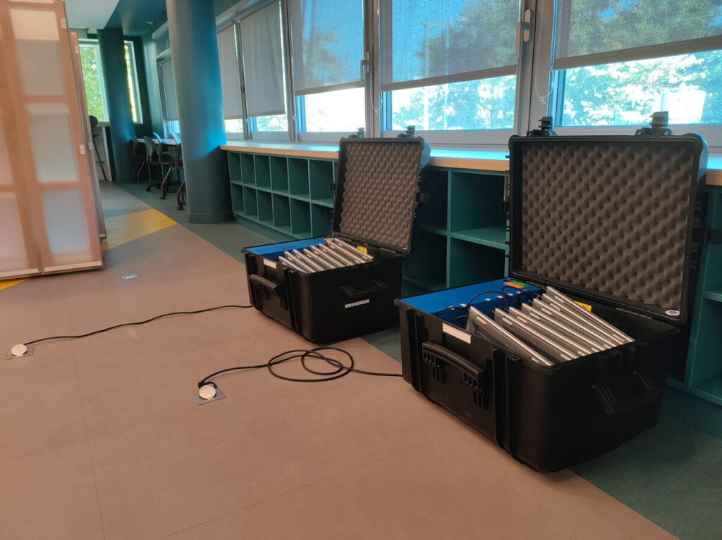 photo de la flotte informatique du lycée Dr Charles Mérieux